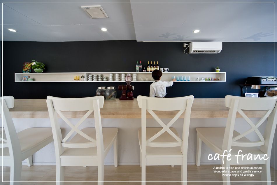 常滑市の「カフェフラン」｜飲食店の店舗デザインはスーパーボギーデザイン