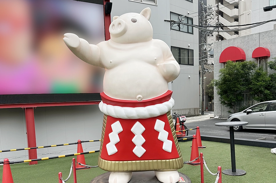 矢場とんのキャラクター　ぶーちゃん